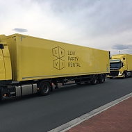 Project: Levi rebranding - bestickering vrachtwagen